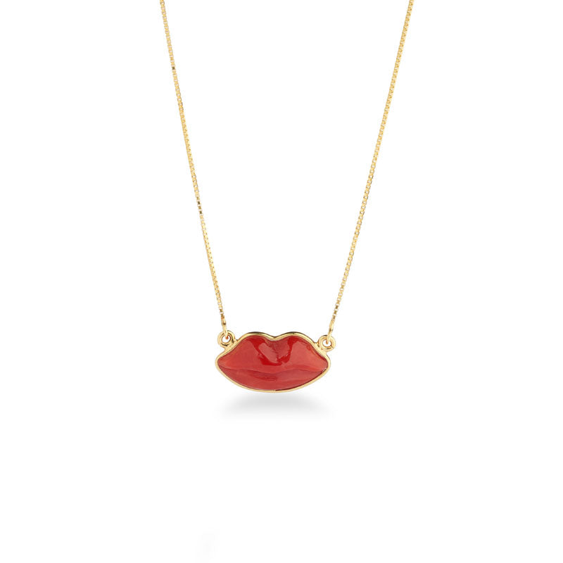 Articolo: Collana Argento 925 Giallo con Mini Bocca Lolita in Corallo Rosso Naturale Materiale: Corallo Rosso naturale e Argento 925 Giallo Qualità: Prima Scelta Extra Superficie: Perfetta e Integra Lucentezza: Molto Alta Forma Ciondolo: Bocca