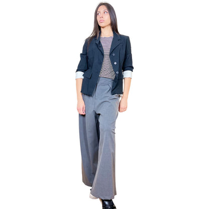 Giacca Cropped Nera Donna Tessuto Cotone Doppiato Fodera 100% Cotone Color Panna Giacca Cropped Colore Nero/Panna Collo Giacca Orlo Taglio Vivo Chiusura Frontale con Bottoni Punto Vita Accentuato Taglio Cropped  Vestibilità Aderente  Made in Italy Prodotto da Wendy trendy Distribuito da 28dot8™ 