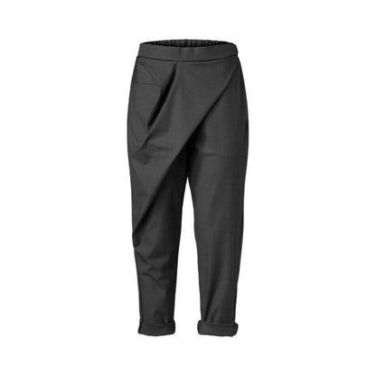 Pantalone Grigio con Piega Frontale Donna Tessuto liscio misto viscosa Fascia in vita elasticizzata Dettaglio drappeggio a pieghe frontale Tasca laterale a sinistra inserita nella cucitura Tasca a filetto sul retro Vestibilità comoda Colore Grigio Vestibilità Over Composizione Tessuto: 64%PL 33%VI 3%EA Taglia Unica Made in Italy Prodotto da Wendy Trendy Distribuito da 28dot8™