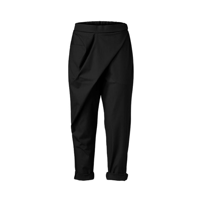 Pantalone Nero con Piega Frontale Donna Tessuto liscio misto viscosa Fascia in vita elasticizzata Dettaglio drappeggio a pieghe frontale Tasca laterale a sinistra inserita nella cucitura Tasca a filetto sul retro Vestibilità comoda Colore Nero Vestibilità Over Composizione Tessuto 64%PL 33%VI 3%EA Taglia Unica Made in Italy Prodotto da Wendy Trendy Distribuito da 28dot8™