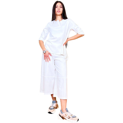 Pantalone Palazzo in Punto Milano Bianco Donna Pantalone Culotte Fascia elasticizzata in vita Vita alta Cavallo regolare Dettaglio cucitura sotto il ginocchio Taglio Palazzo Colore Bianco Comoda vestibilità Vestibilità Over Composizione Tessuto 52%CO 40%PA 8%EA Taglia Unica Made in Italy Prodotto da Wendy Trendy Distribuito da 28dot8™