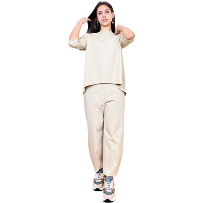 Pantalone Punto Milano con Pinces Caviglia Beige Dettaglio Pinces caviglia Fascia elasticizzata posteriore Cavallo regolare Tasche laterali a filo  Tasca posteriore Taglio dritto leggermente ristretto alla caviglia Colore: Beige Comoda vestibilità Taglia Unica Made in Italy Prodotto da Wendy Trendy Distribuito da 28dot8