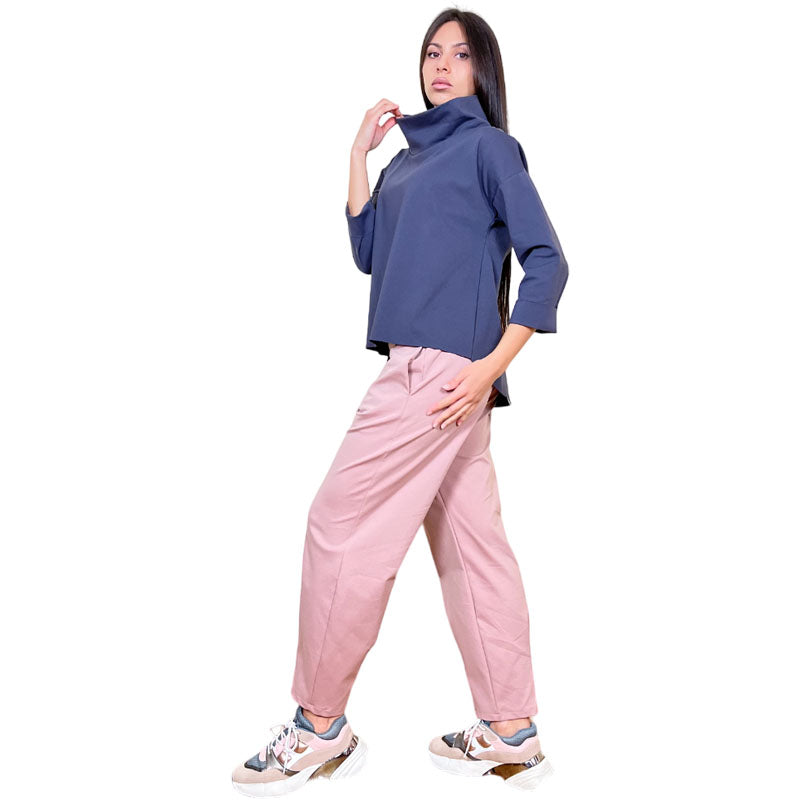 Pantalone Punto Milano con Pinces Caviglia Rosa Dettaglio Pinces caviglia Fascia elasticizzata posteriore Cavallo regolare Tasche laterali a filo  Tasca posteriore Taglio dritto leggermente ristretto alla caviglia Colore: Rosa Comoda vestibilità  Taglia Unica Made in Italy Prodotto da Wendy Trendy Distribuito da 28dot8