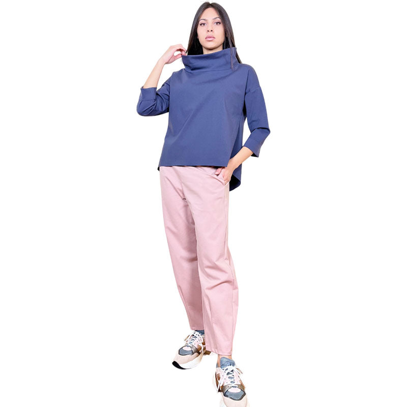 Pantalone Punto Milano con Pinces Caviglia Rosa Dettaglio Pinces caviglia Fascia elasticizzata posteriore Cavallo regolare Tasche laterali a filo  Tasca posteriore Taglio dritto leggermente ristretto alla caviglia Colore: Rosa Comoda vestibilità  Taglia Unica Made in Italy Prodotto da Wendy Trendy Distribuito da 28dot8